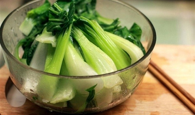 chần qua rau cải