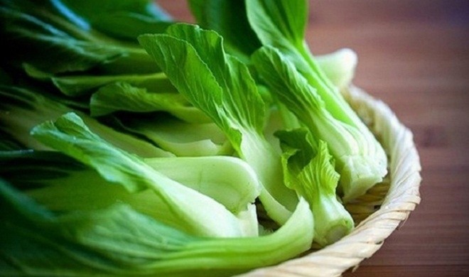 nhặt sạch rau cải