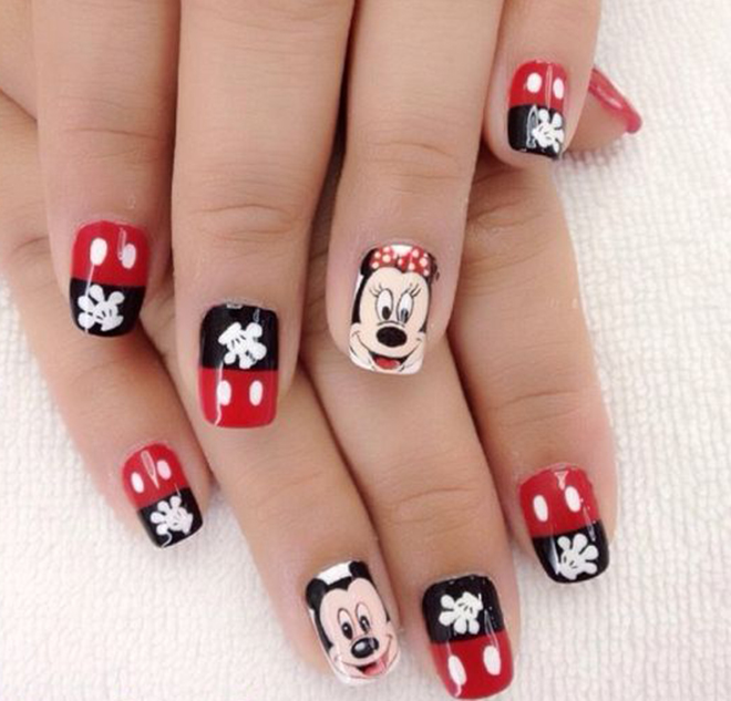 Nail đỏ Mickey và bàn tay
