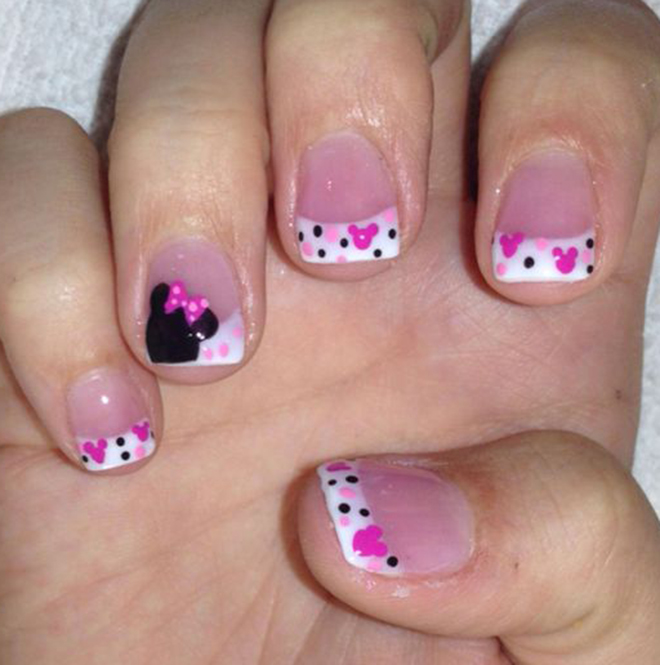 Nail Mickey viền hồng đen