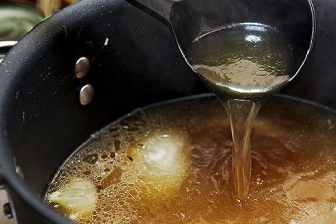Cách Nấu Bánh Canh Cá Lóc Rau Đắng - Nấu nước lèo