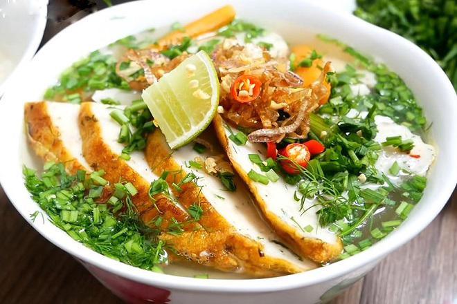 Bánh canh bột lộc chả cá hấp dẫn
