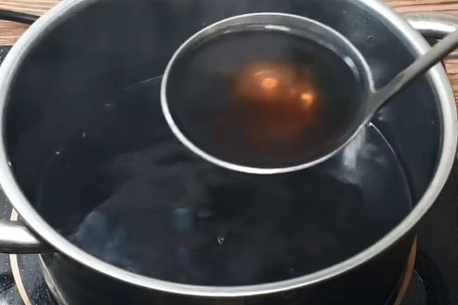 Nấu nước đậu đen