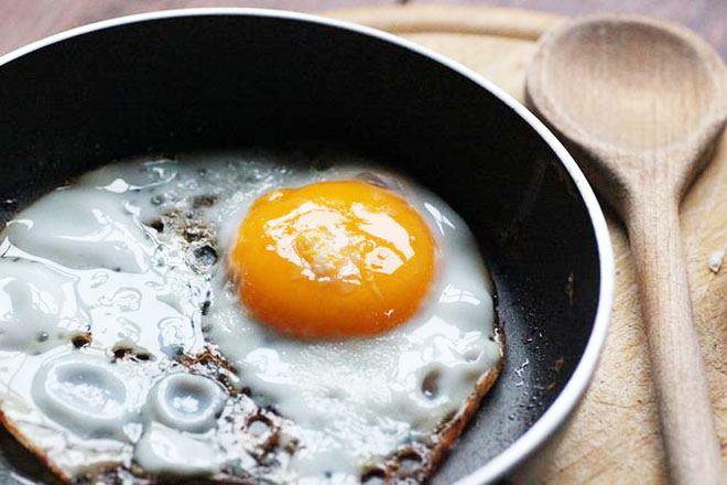 Công thức làm trứng ốp la sốt xì dầu gồm những nguyên liệu gì?
