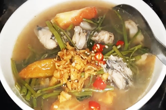 Canh chua ếch rau muống